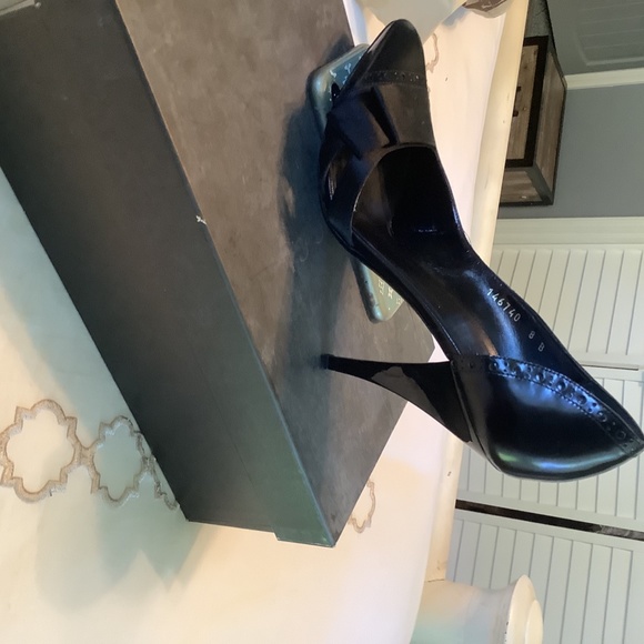 Black Gucci Stiletto pump - Picture 2 of 6